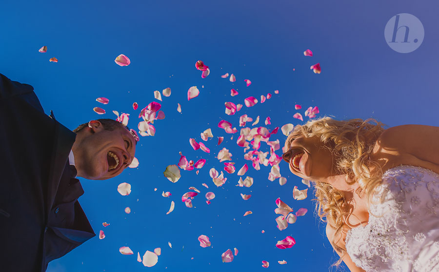 023-Wedding-Couple-Confetti-Fun